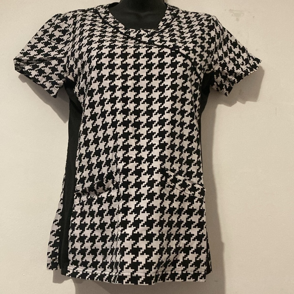 Amazing Style Scrub Top with side stretch for extra comfort. Excellent p…